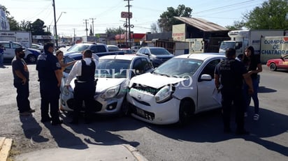 Dos menores resultan lesionados en Monclova tras fuerte accidente vial