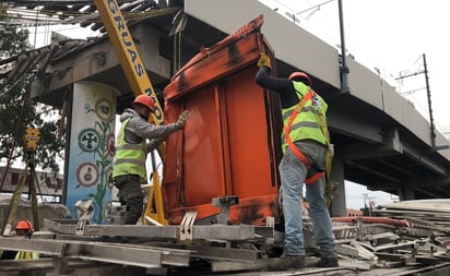 Inician trabajos de remoción de escombros en estación Olivos