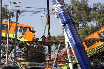 'Todos se apilaron en una montaña', cuentan sobrevivientes de colapso en Metro de CDMX: Su padre de 56 años de edad perdió la vida en la tragedia