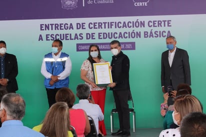 Certifica Riquelme a escuelas en CERTE en Monclova