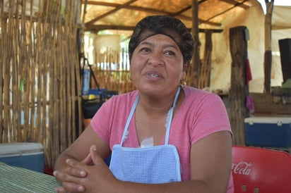 Con platillos de amor, logra sustento para apoyar a su casa en Nadadores