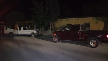 Pasa por el panteón en Castaños, cree ver un fantasma y choca