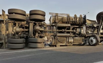 Volcadura de tráiler provoca cierre de la autopista México-Pachuca