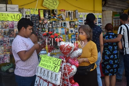 ¡Porque mamá solo hay una! Largas filas en busca de regalos en Monclova