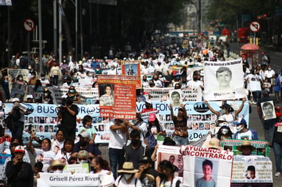 Madres de desaparecidos marchan en la CDMX