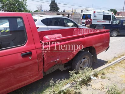 Sale al paso a camioneta y choca en Frontera