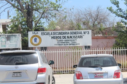 A clases híbridas la Héroe de Nacozari en Frontera 