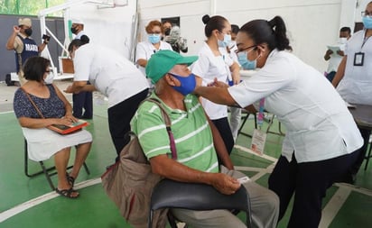 Muere adulto mayor tras recibir vacuna anti Covid