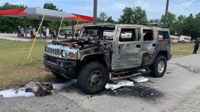 Se incendia Hummer con bidones de gasolina al interior en EU