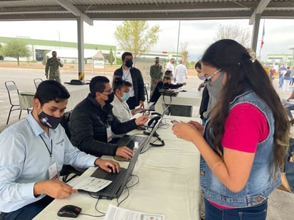 Vacunan contra COVID-19 a maestros de la Región Centro que estaban pendientes