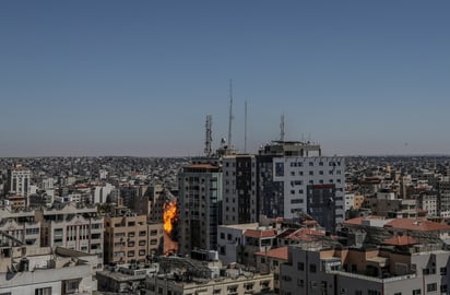 Israel bombardea otra torre en Gaza; era sede de agencia AP y Al Jazeera: Es la quinta alta torre que la aviación israelí bombardea