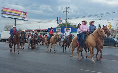 Realizan cabalgata de aniversario en ejido La Cruz con todas las medidas de salud