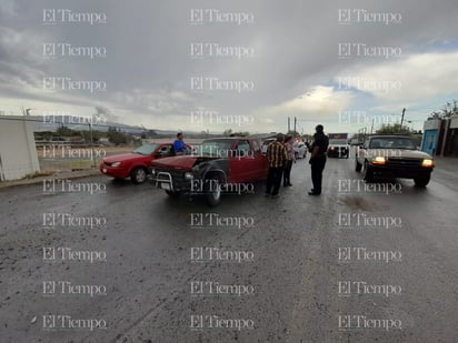 Le fallan los frenos por lluvia y provoca carambola en Monclova 