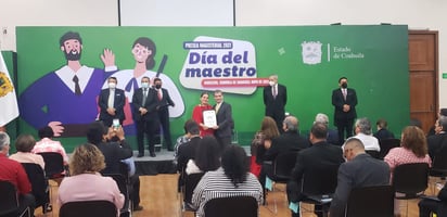 22 maestros reclaman su presea magisterial 2021