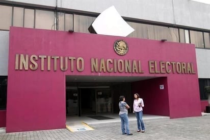 INE se declara incompetente para resolver quejas contra AMLO