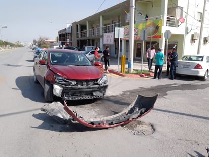 Invade carril y provoca percance en Monclova