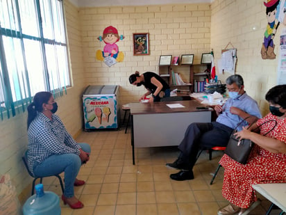 A clases la primera escuela del área urbana de Castaños