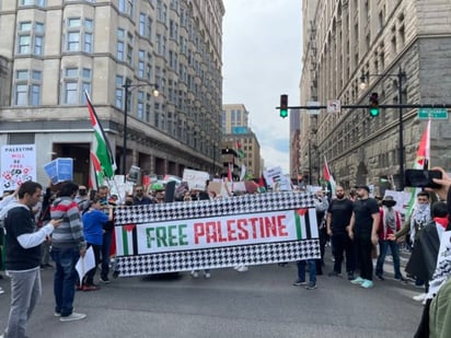 Miles de personas marchan por las calles de Nueva York a favor de Palestina