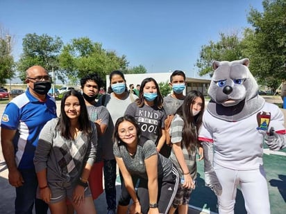 Festejan con rally en Ladislao Farías en Monclova 