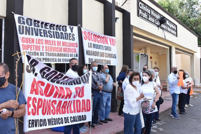 Pensionados de sección 38 y UAdeC de Monclova exigen al Estado solución a sus problemas