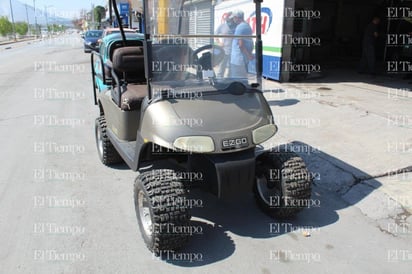 Carrito de golf sale a taller y choca en Monclova