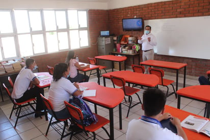 A clases 5 planteles  de la región desierto