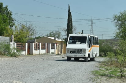 Combis del transporte público en Castaños sin pasaje