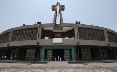 Lleva a cabo Santo Rosario por el fin de la pandemia en la Basílica