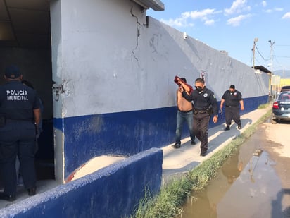 Marido golpea a su esposa policía en Monclova 