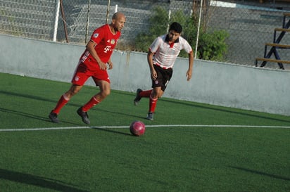 Apurado triunfo del Nápoles