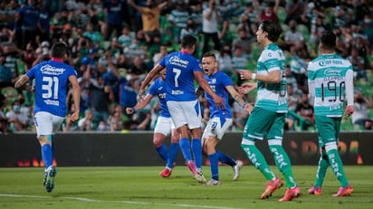 Cruz Azul pega primero  y le gana al Santos 1-0