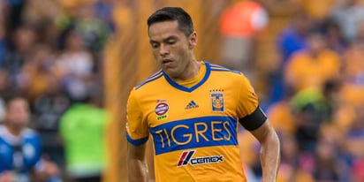 Jugador de Tigres Juninho estrella su coche en calles de Monterrey