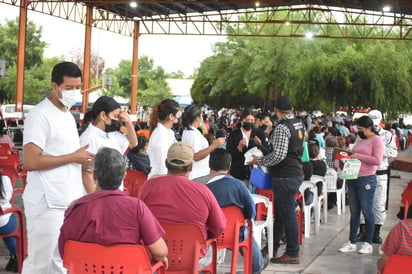 Organizan logística para vacunación antiCOVID-19 a personas de 40-49 años en Monclova 