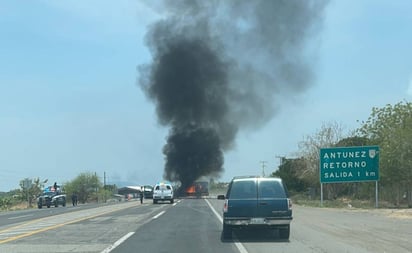 Reportan 11 bloqueos con vehículos en Michoacán; ya fueron liberados