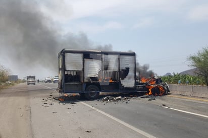 Se desata la violencia en ‘tierra caliente’, hay enfrentamientos, quema de vehículos y bloqueos