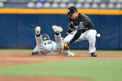 Los Sultanes gana el  primero a los Acereros