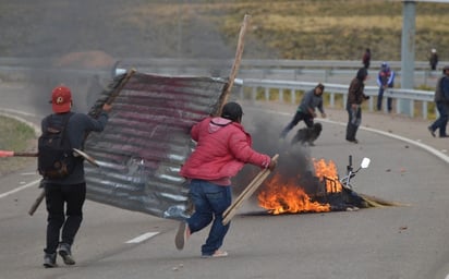 Gobernador opositor boliviano denuncia atentado tras un incendio en su casa