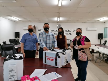 Reparte el INE paquetes  electorales del distrito 3