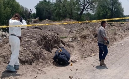 Abandonan cadáver dentro de una maleta en San Bartolo Cuautlalpan