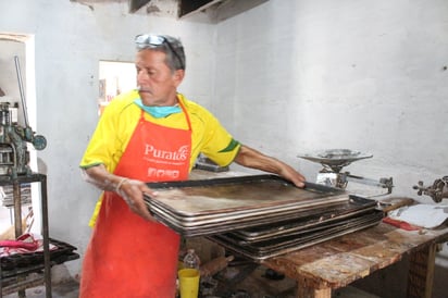 Dejó su profesión de maestro por el oficio de panadero