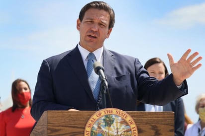 Gobernador de Florida firma presupuesto fuerte en educación y medioambiente