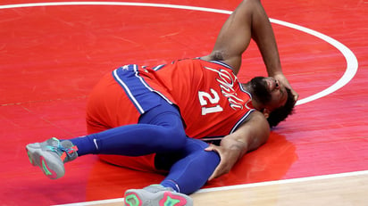 Los Sixers se quedan sin Embiid que sufre desgarro de menisco en la rodilla