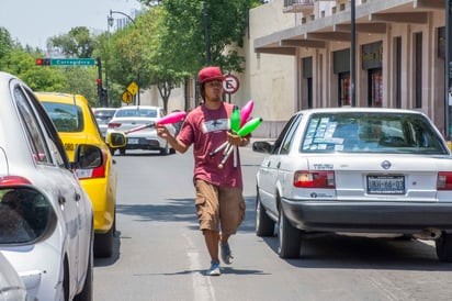 'En el semáforo, la gente te da un peso o 50 centavos'