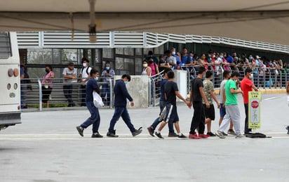 Temen que cierren albergues de niños migrantes en Texas