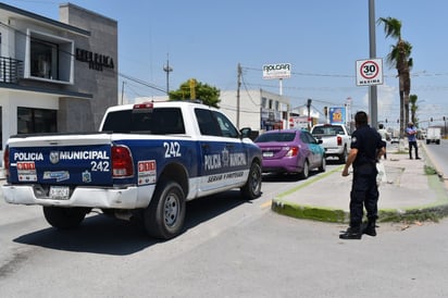 Invade carril y choca en Monclova