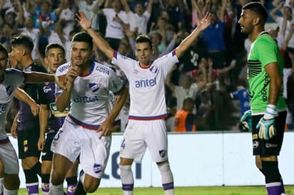 Nacional alcanza la cima del torneo Apertura en jornada marcada por la lluvia