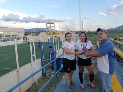 Realizan cuadrangular de fútbol  Lobos UAC