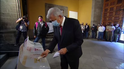 Vota AMLO en la casilla en Moneda 4 cerca de Palacio Nacional