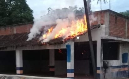 Queman instalaciones del Consejo Electoral de Laollaga, Oaxaca