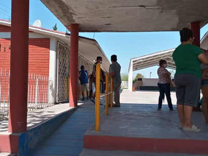 Continúa afluencia de ciudadanos de Monclova en casillas